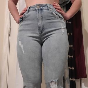 Highrise cotton on jeans with ripped details